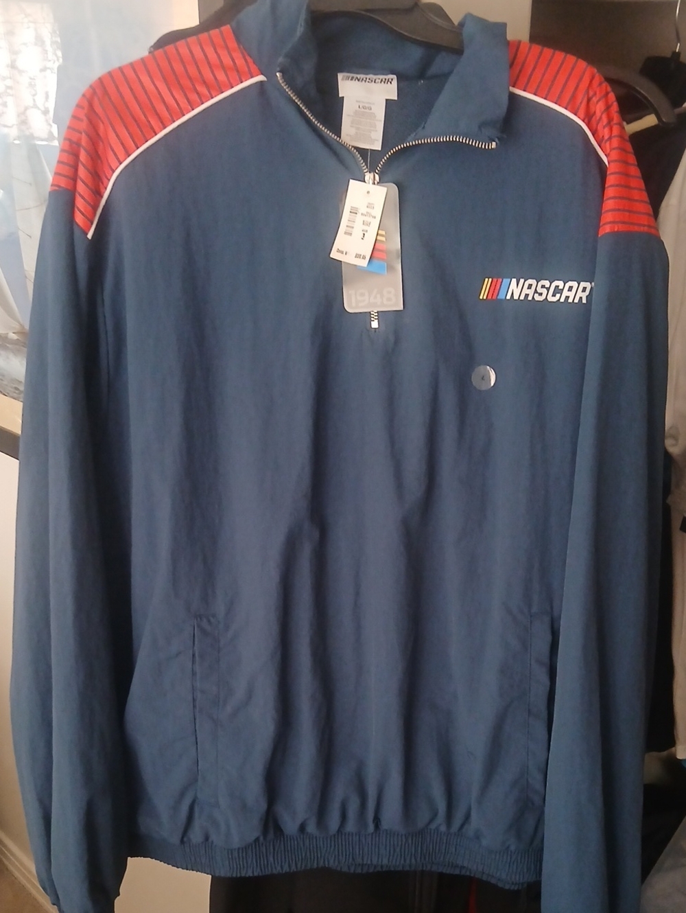 Mens Large Nascar Red Bull Pullover Windbreaker